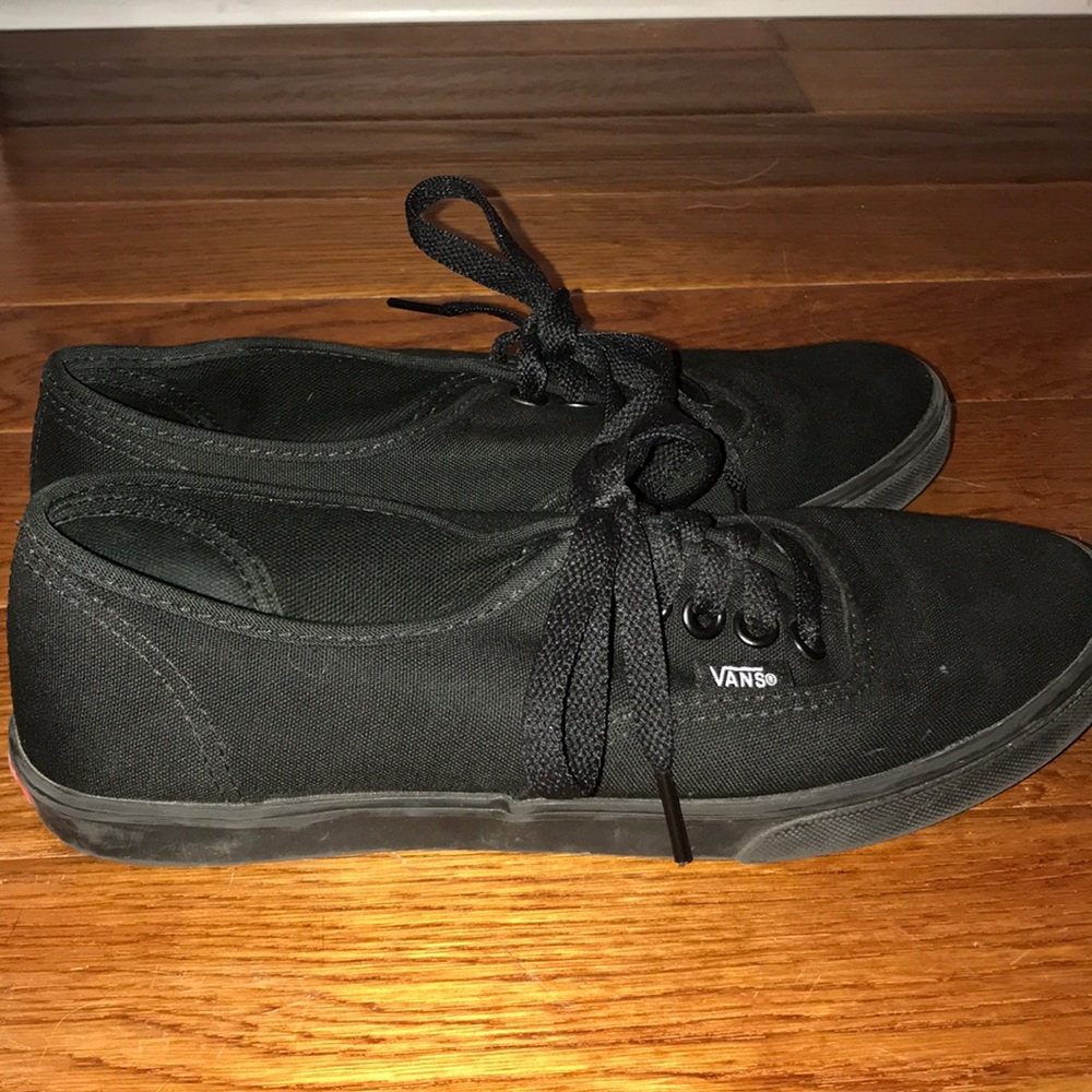 Black Authentic Vans in 5.5 women’s/ 4 men’s